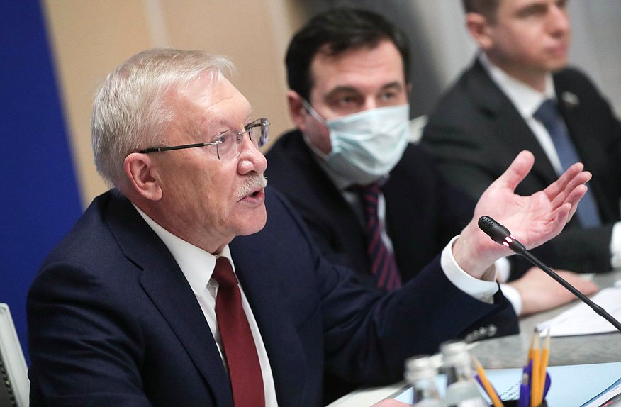 Председатель Комитета по контролю Олег Морозов