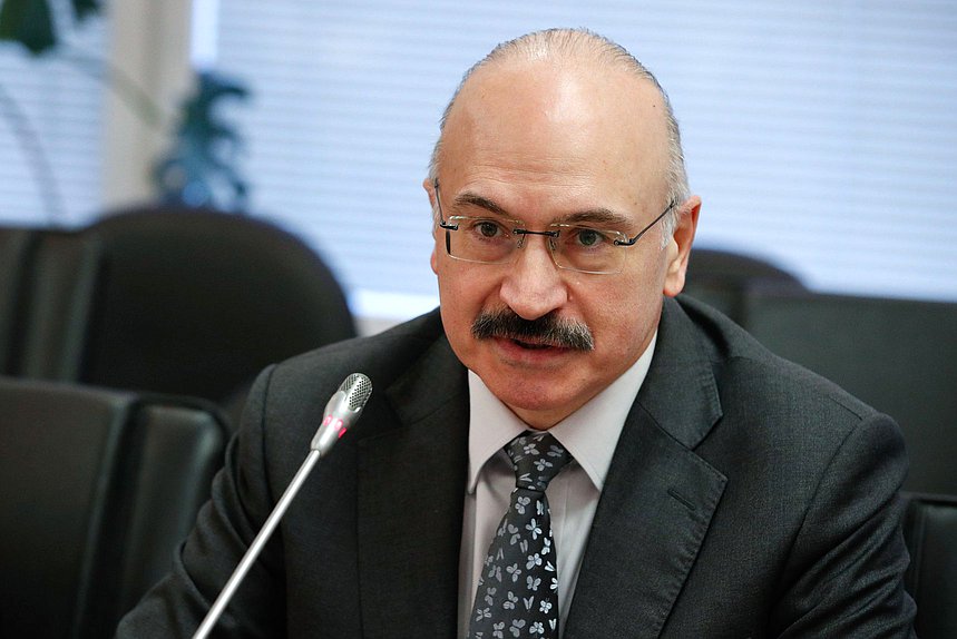 Председатель Комитета по науке и высшему образованию Сергей Кабышев