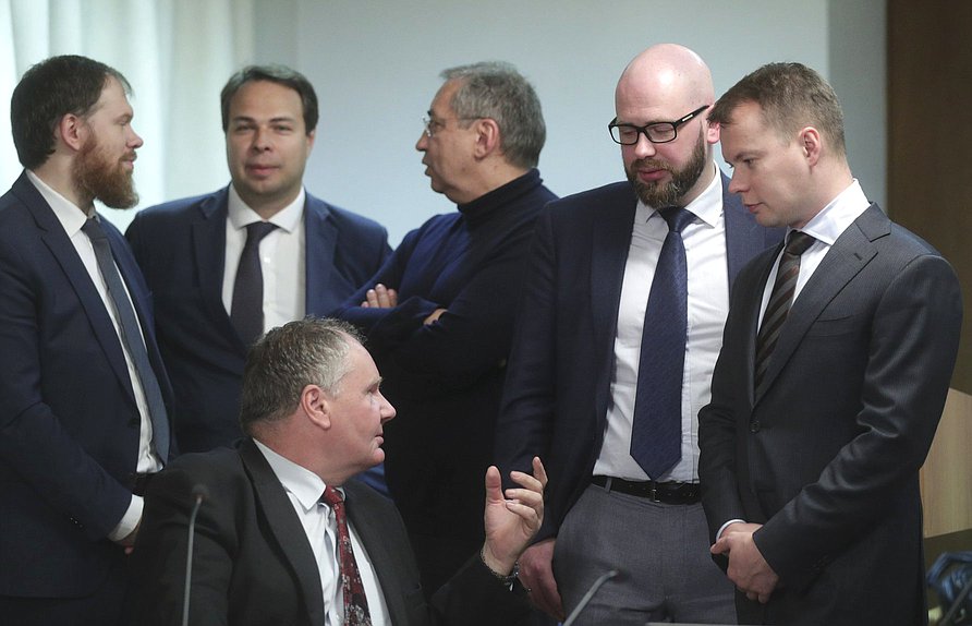 Расширенное заседание Комитета по информационной политике, информационным технологиям и связи на тему «Регулирование интернет-ресурсов, занимающих доминирующее положение в информационном пространстве»