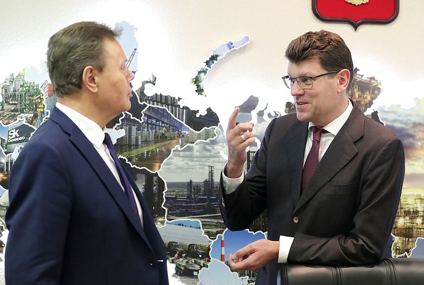 Первые заместители Председателя Комитета по экономической политике Николай Арефьев и Денис Кравченко