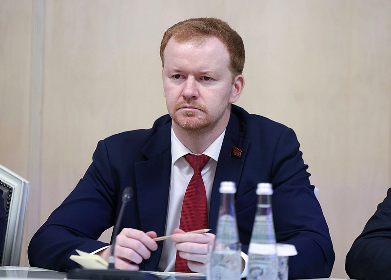 Член Комитета по бюджету и налогам Денис Парфенов