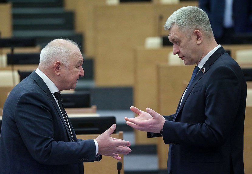 Первый заместитель Председателя Комитета по делам национальностей Ильдар Гильмутдинов и Председатель Комитета Владимир Иванов