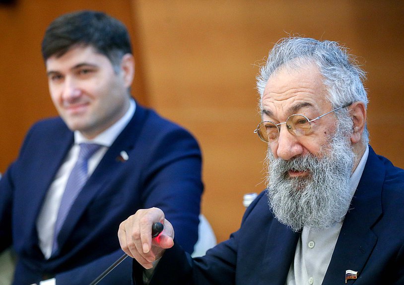 Член Комитета по международным делам Артур Чилингаров