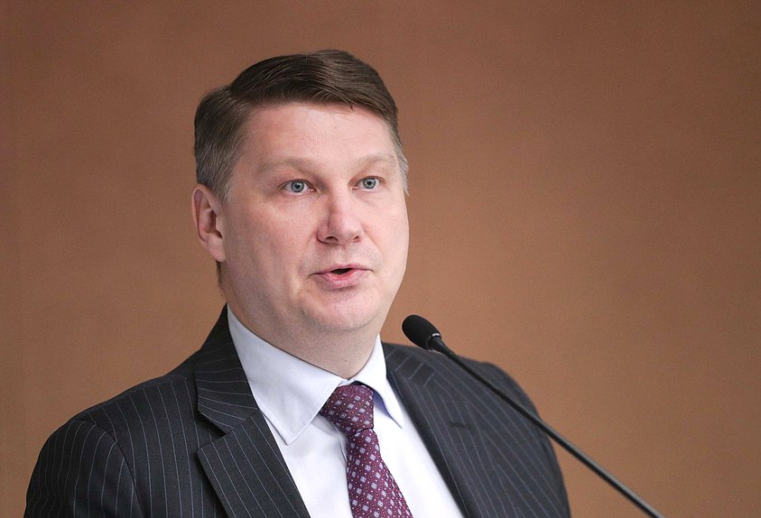 Полномочный представитель Правительства РФ в Государственной Думе Александр Синенко