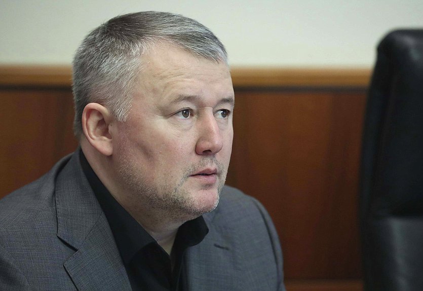 Член Комитета по молодежной политике Вячеслав Дамдинцурунов