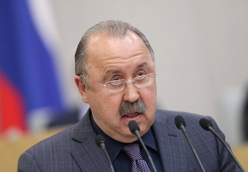 Председатель Комитета по делам национальностей Валерий Газзаев
