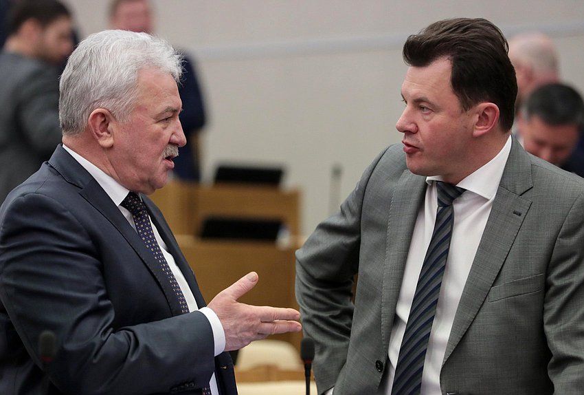 Председатель Комитета по транспорту и развитию транспортной инфраструктуры Евгений Москвичев и член Комитета Роман Романенко