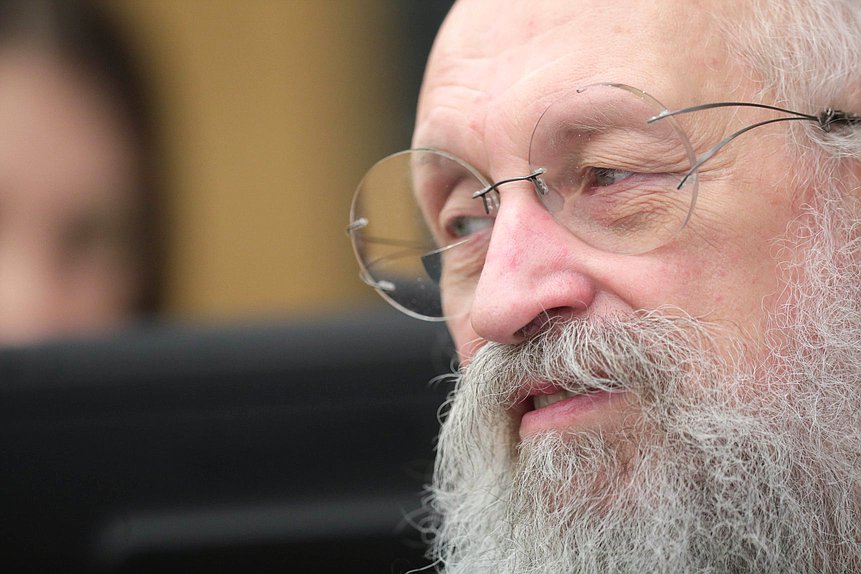 Член Комитета по просвещению Анатолий Вассерман