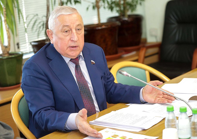 Председатель Комитета по региональной политике и проблемам Севера и Дальнего Востока Николай Харитонов