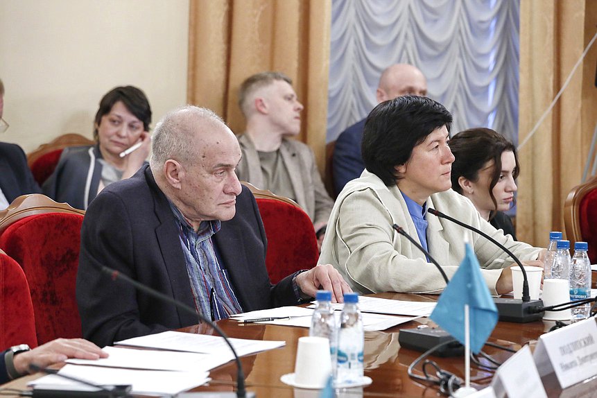 Круглый стол на тему "Вопросы регулирования психологической деятельности в России"