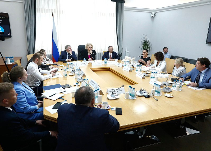 Заседание рабочей группы по обеспечению прав предпринимателей на использование защищенного географического наименования «Оренбургский пуховый платок»