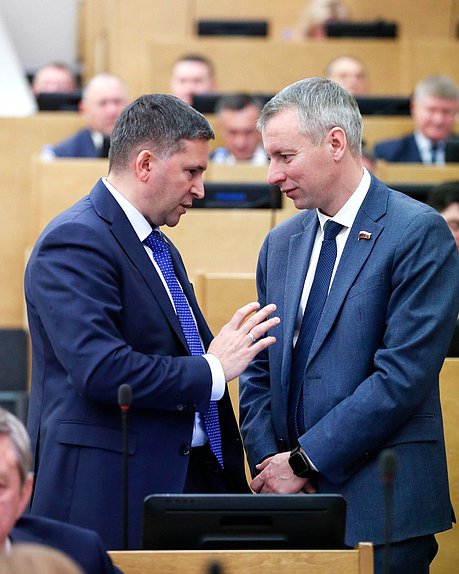 Председатель Комитета по экологии, природным ресурсам и охране окружающей среды Дмитрий Кобылкин и член Комитета по туризму и развитию туристической инфраструктуры Алексей Волоцков