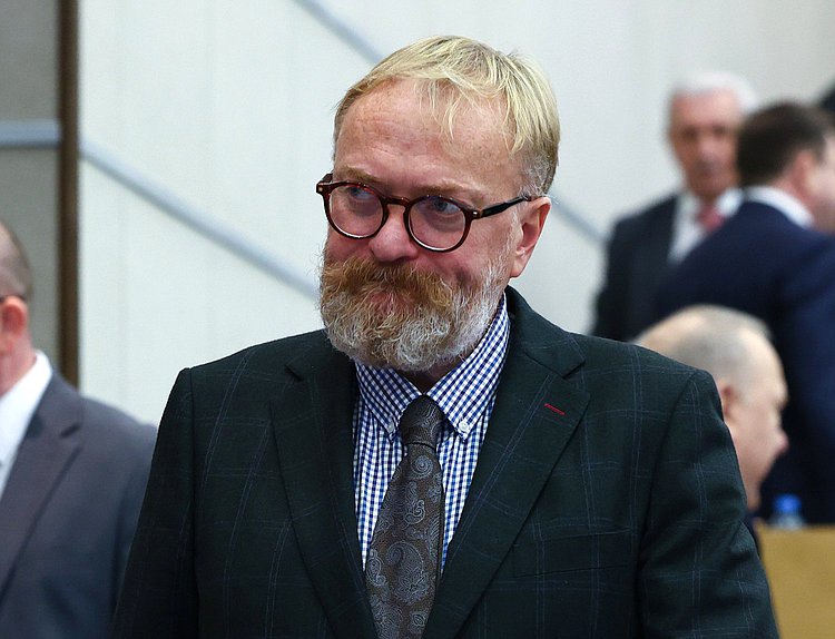 Член Комитета по защите семьи, вопросам отцовства, материнства и детства Виталий Милонов