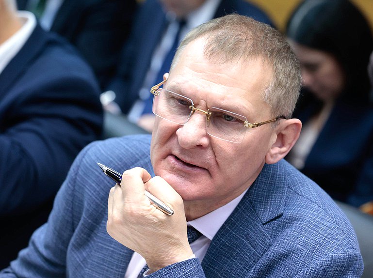 Член Комитета по бюджету и налогам Вячеслав Фомичев