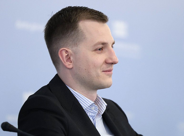 Председатель Комитета по молодежной политике Артем Метелев