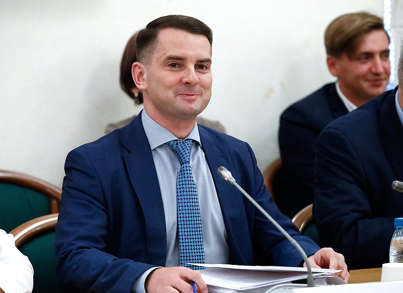 Председатель Комитета по труду, социальной политике и делам ветеранов Ярослав Нилов