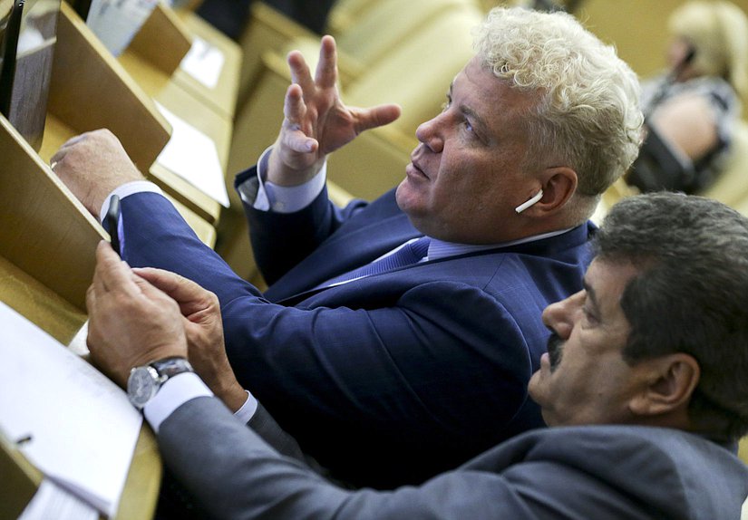 Член Комитета по природным ресурсам, собственности и земельным отношениям Максим Щаблыкин