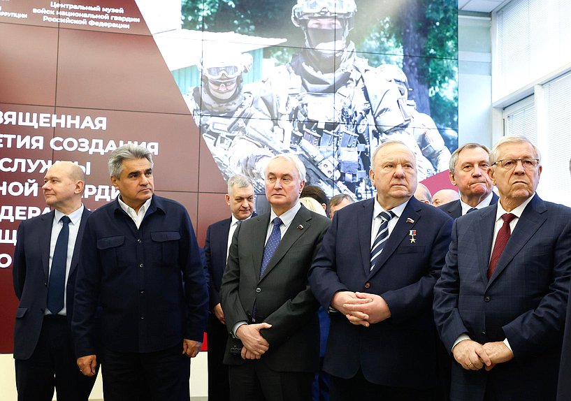 Руководитель фракции "Новые люди" Алексей Нечаев, Председатель Комитета по обороне Андрей Картаполов, заместитель Председателя Комитета по развитию гражданского общества, вопросам общественных и религиозных объединений Владимир Шаманов и заместитель Председателя Комитета по безопасности и противодействию коррупции Эрнест Валеев