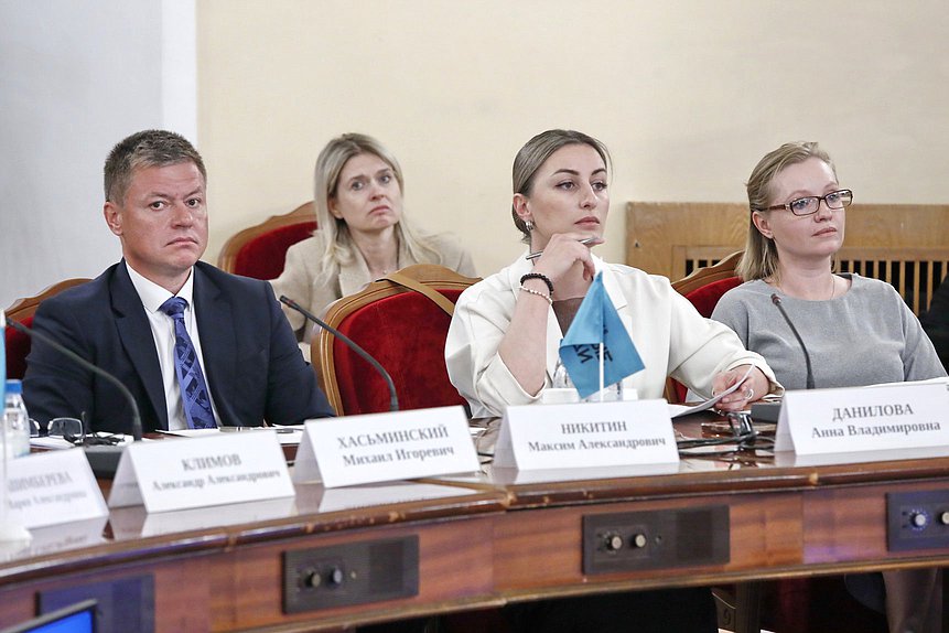 Круглый стол на тему "Вопросы регулирования психологической деятельности в России"