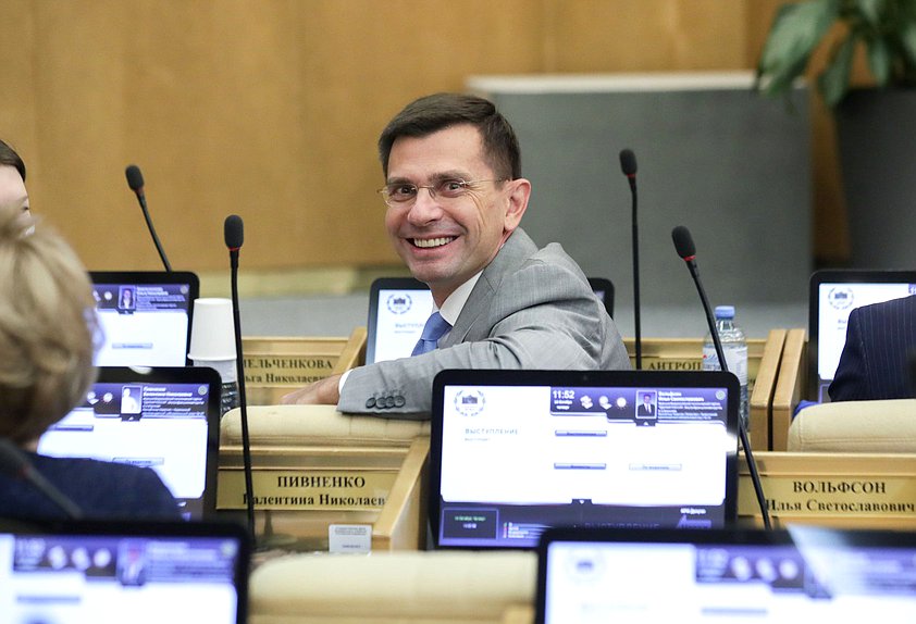Член Комитета по промышленности и торговле Игорь Антропенко