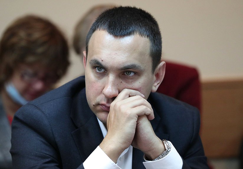 Член Комитета по экологии, природным ресурсам и охране окружающей среды Максим Иванов