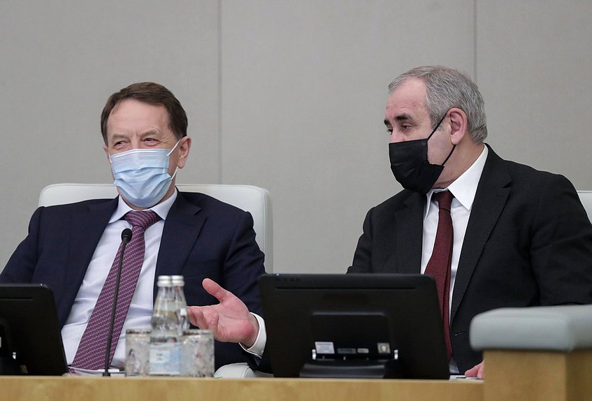 Заместители Председателя Государственной Думы Алексей Гордеев и Сергей Неверов