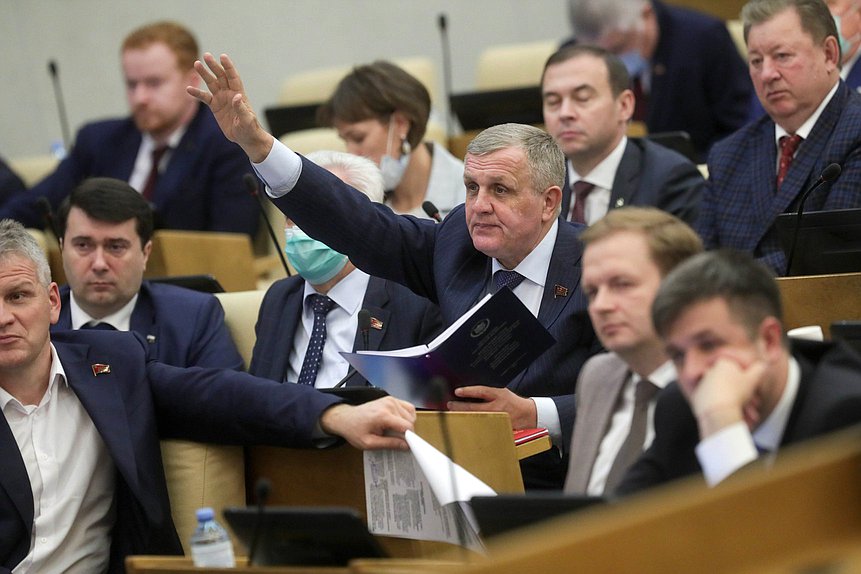 Первый заместитель Председателя Комитета по труду, социальной политике и делам ветеранов Николай Коломейцев