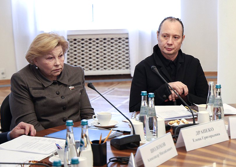 Первый заместитель Председателя Комитета по культуре Елена Драпеко и член Комитета Иван Мусатов