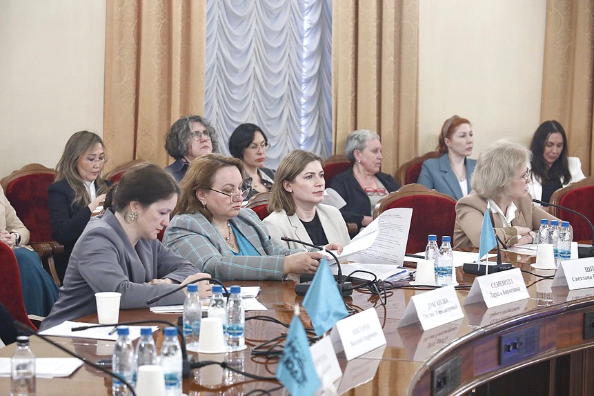 Круглый стол на тему "Вопросы регулирования психологической деятельности в России"