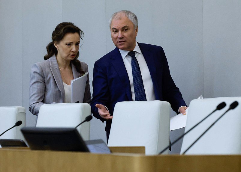 Председатель Государственной Думы Вячеслав Володин и заместитель Председателя Государственной Думы Анна Кузнецова
