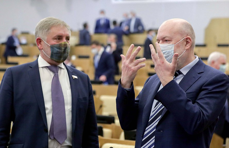Заместитель Председателя Комитета по государственному строительству и законодательству Рафаэль Марданшин и Председатель Комитета Павел Крашенинников