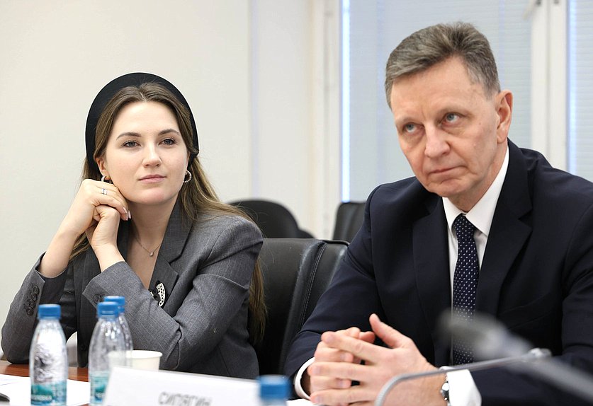 Первые заместители Председателя Комитета по науке и высшему образованию Ксения Горячева и Владимир Сипягин