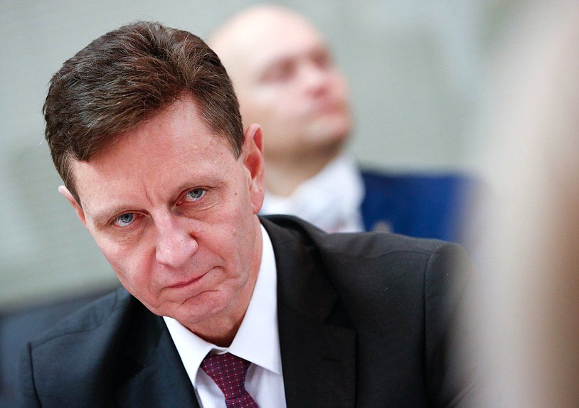 Первый заместитель Председателя Комитета по науке и высшему образованию Владимир Сипягин