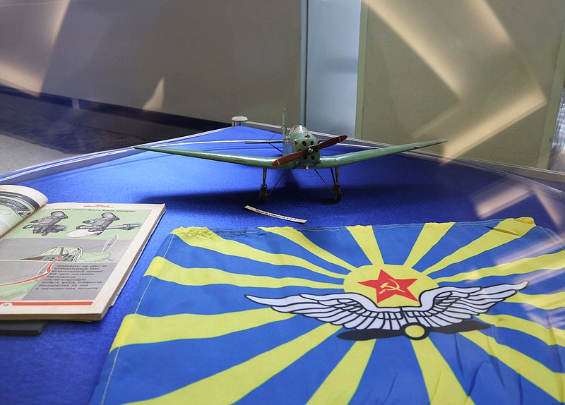 военный самолет