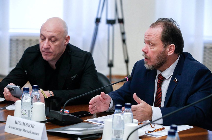 Первый заместитель Председателя Комитета по культуре Денис Майданов и Первый заместитель Председателя Комитета Александр Шолохов