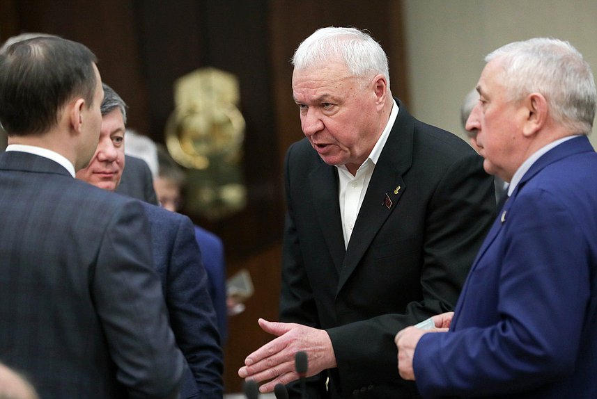 Член Комитета по обороне Виктор Соболев