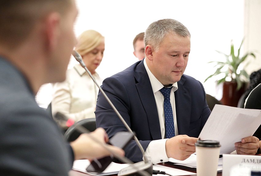 Член Комитета по молодежной политике Вячеслав Дамдинцурунов