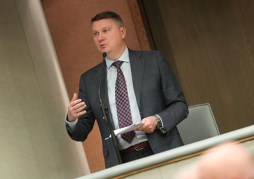 Полномочный представитель Правительства РФ в Государственной Думе Александр Синенко