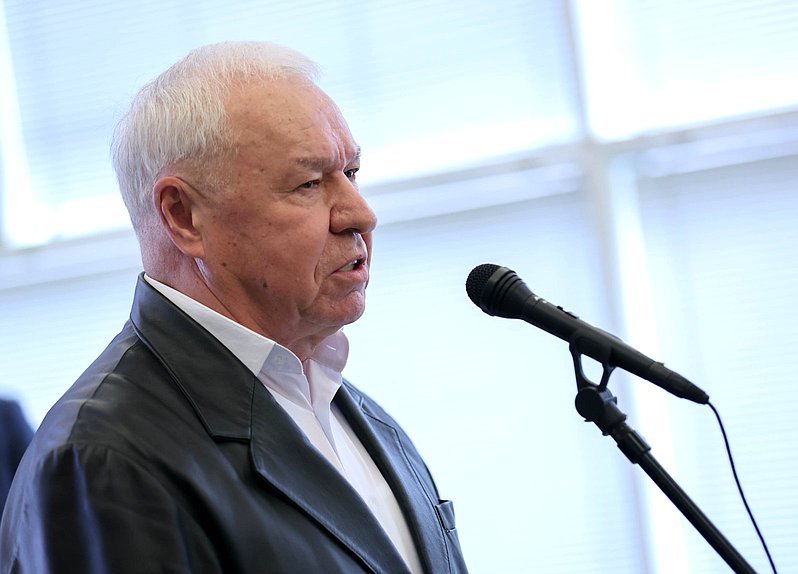 Член Комитета по обороне Виктор Соболев