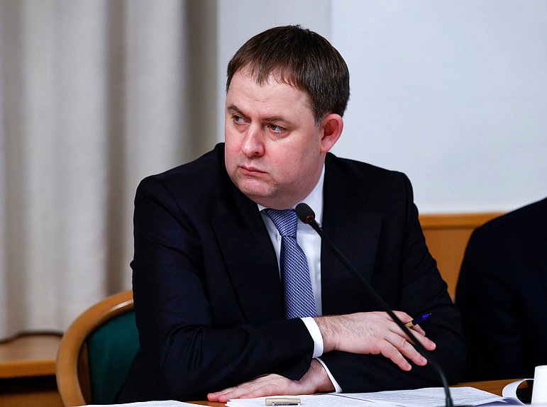 Заседание рабочей группы по подготовке и проведению парламентских слушаний на тему "О развитии отраслей легкой промышленности в РФ"