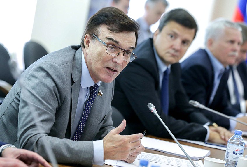 Член Комитета по экономической политике, промышленности, инновационному развитию и предпринимательству Александр Максимов