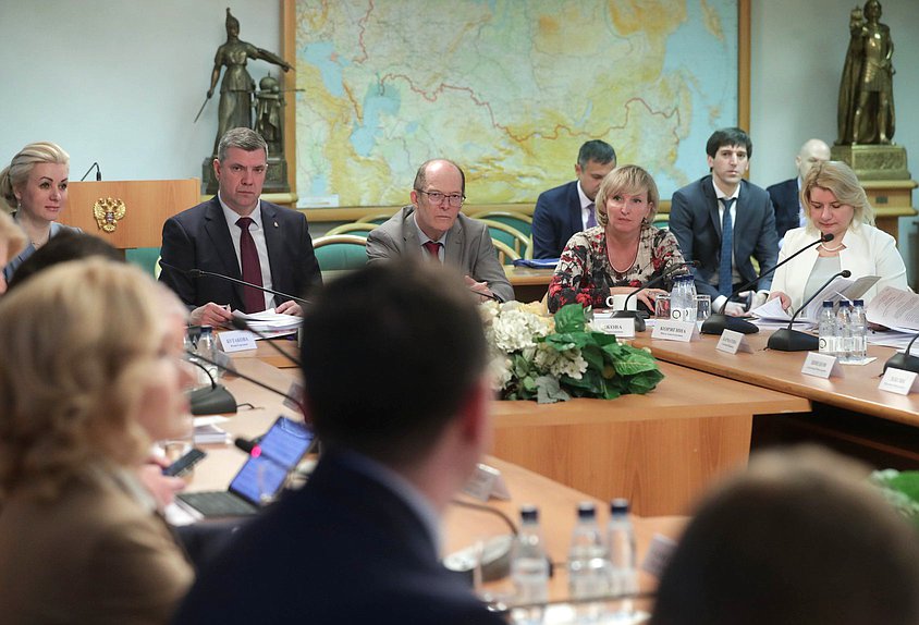 Парламентские слушания на тему «О ходе выполнения единого плана мероприятий по реализации Основ государственной политики РФ в Арктике на период до 2035 г. и Стратегии развития Арктической зоны РФ и обеспечения национальной безопасности на период до 2035 г. Правовой аспект»