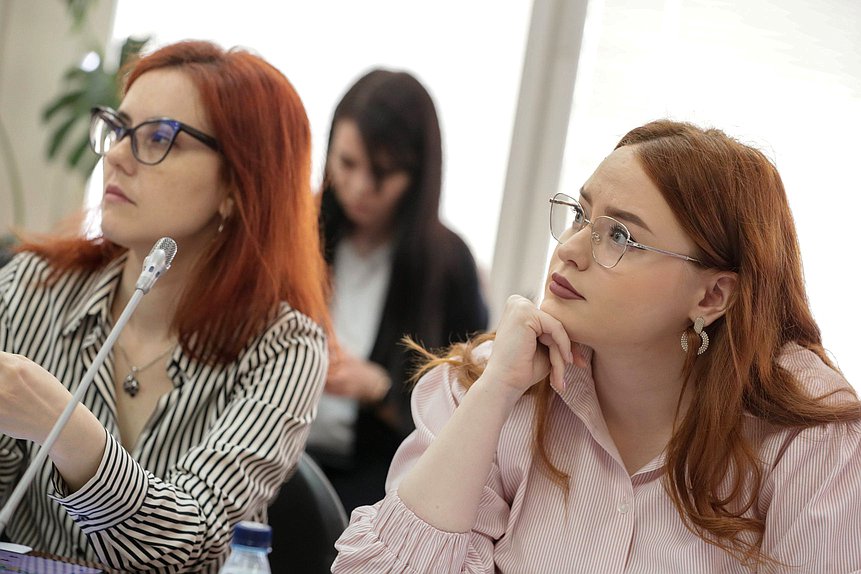 Круглый стол на тему «О проблемах оттока молодежи и о мерах поддержки молодых специалистов в регионах ДФО и Арктической зоны»