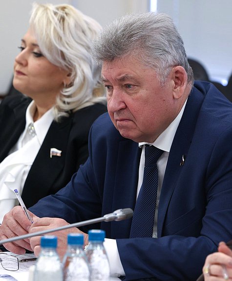 Член Комитета по науке и высшему образованию Алексей Анохин