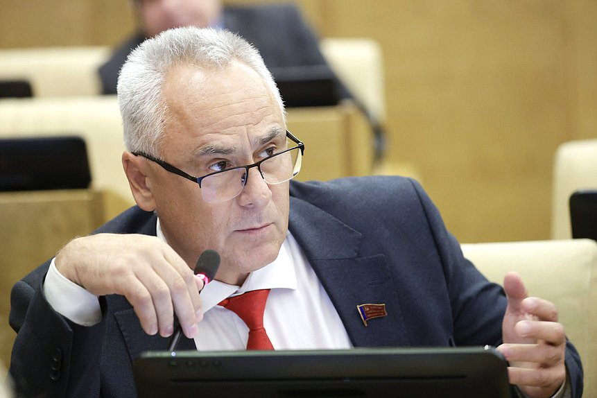 Член Комитета по бюджету и налогам Евгений Бессонов