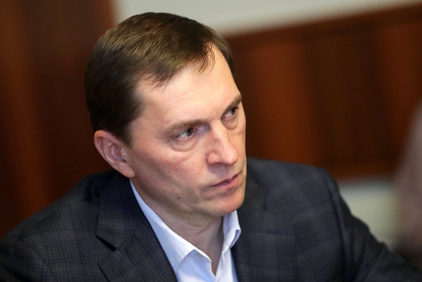 Член Комитета по вопросам собственности, земельным и имущественным отношениям Виктор Игнатов