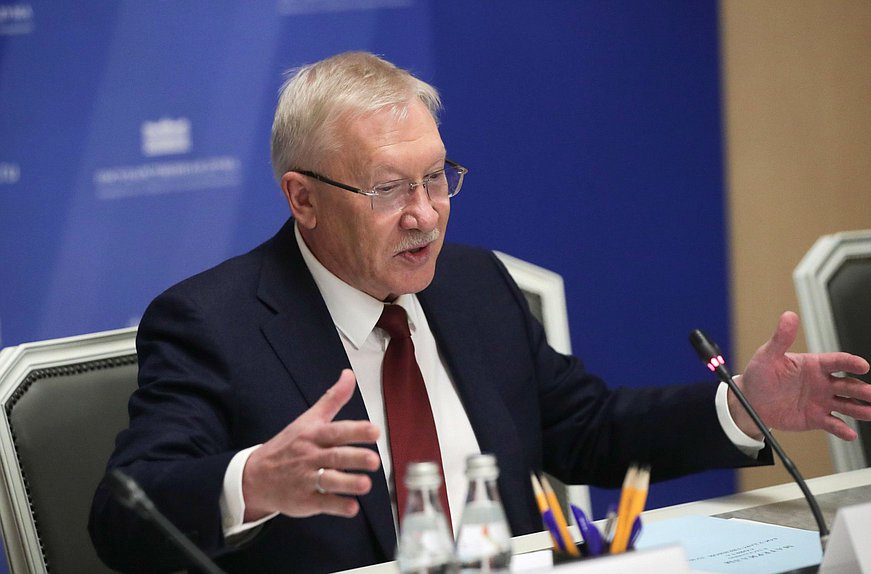 Председатель Комитета по контролю Олег Морозов