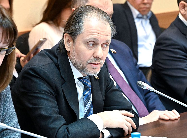 Член Комитета по экологии, природным ресурсам и охране окружающей среды Владимир Сысоев