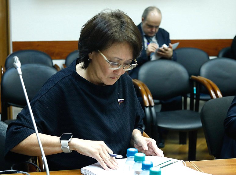 Заместитель Председателя Комитета по государственному строительству и законодательству Сардана Авксентьева