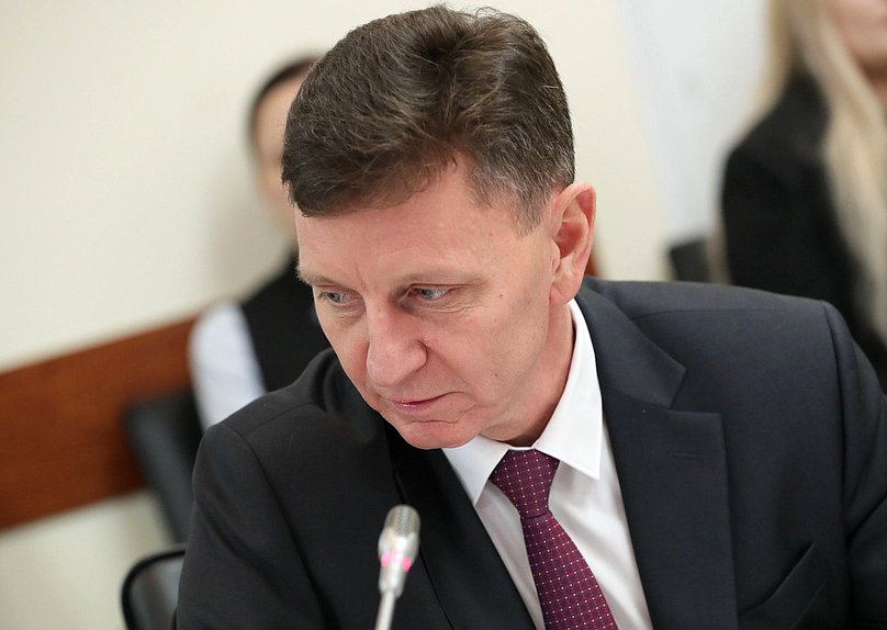 Первый заместитель Председателя Комитета по науке и высшему образованию Владимир Сипягин